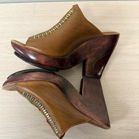 Colleen Cordero Brown Suede Wood Heel Boho Clog, Very Good Condition, Size 8 - Picture 4 of 12